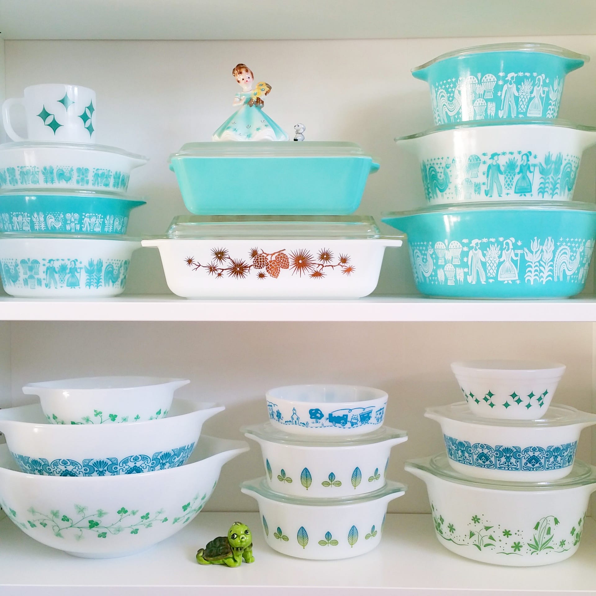 Vintage turquoise Pryex bowls